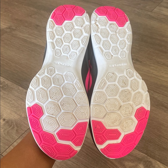 Nike Flex TR6 Sneakers - Picture 7 of 8